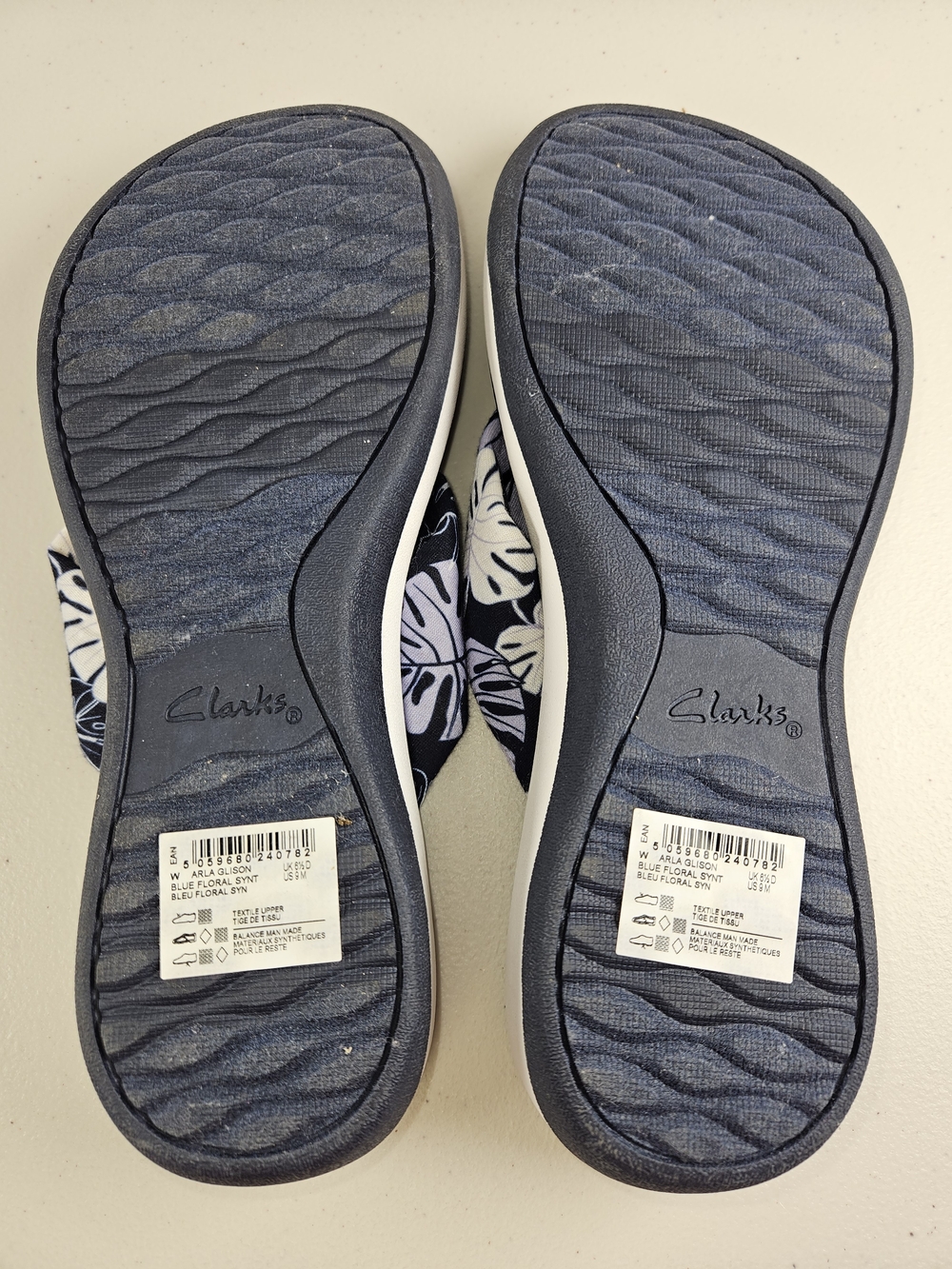 Brand New Size 9 Clarks Cloudsteppers Navy Floral Thong Sandals - Women - Picture 9 of 9